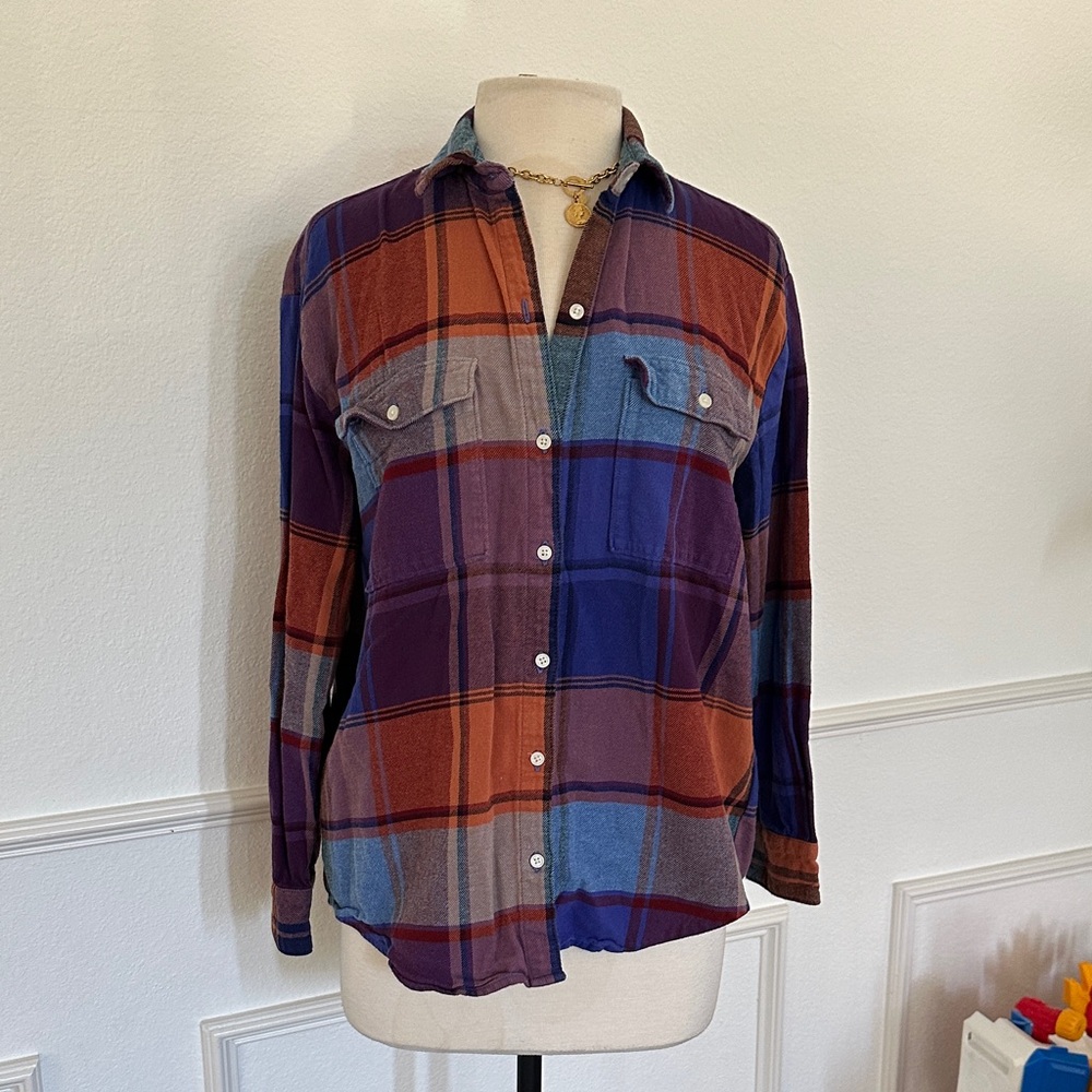 Perfect Fall Flannel! Plaid Button Down Shirt